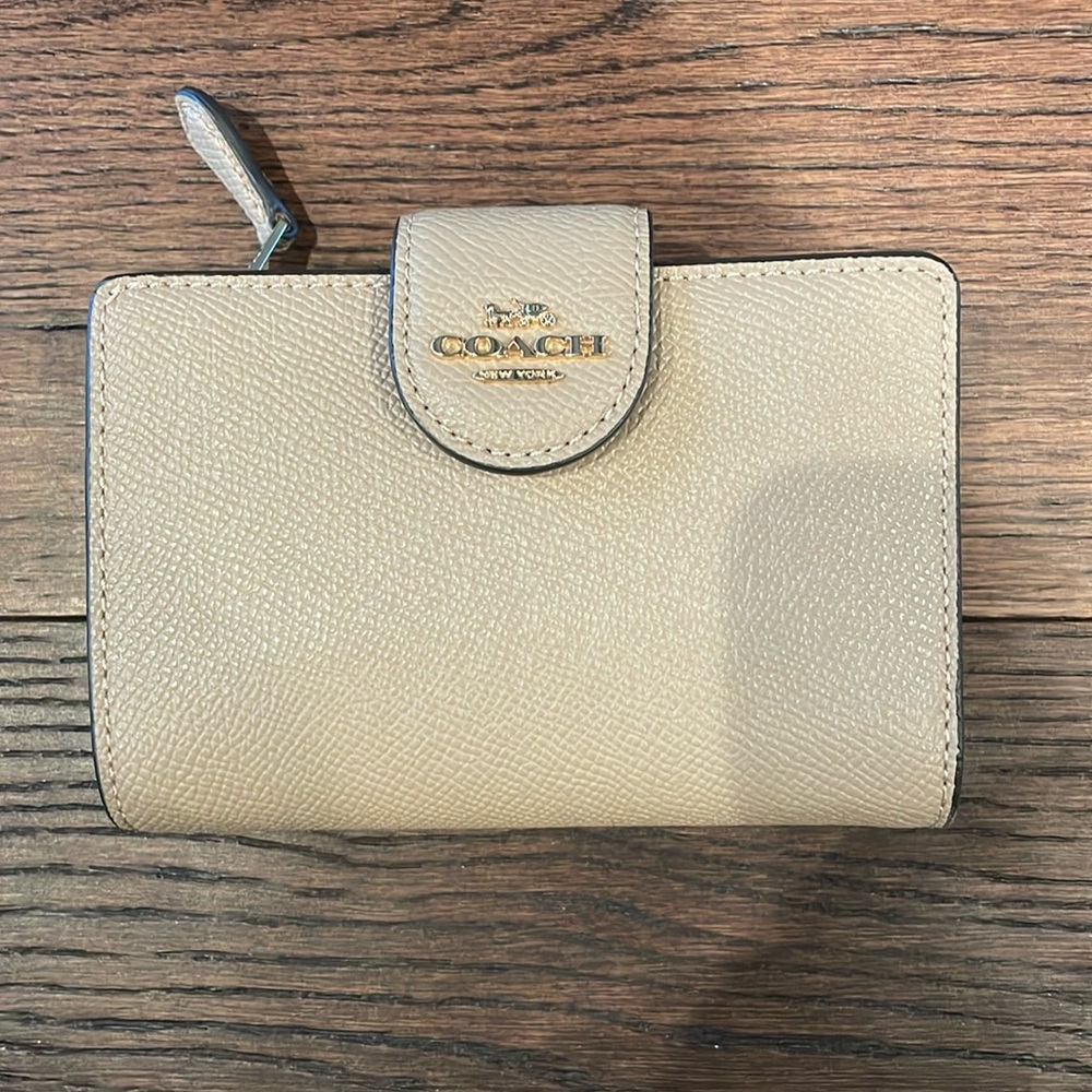 NWT Coach wallet with zip pocket and card holder